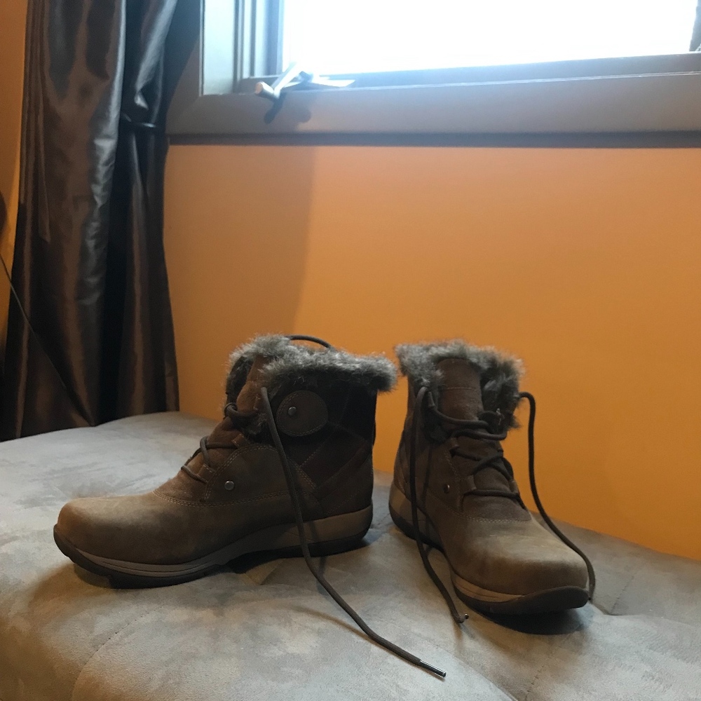 Dansko winter boots size 39/40  never worn.